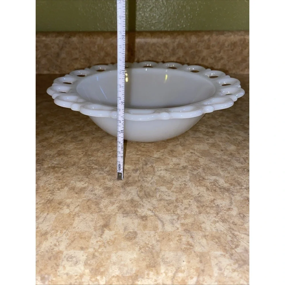 Vintage‎ Westmoreland Old Colony Milk Glass 9.5